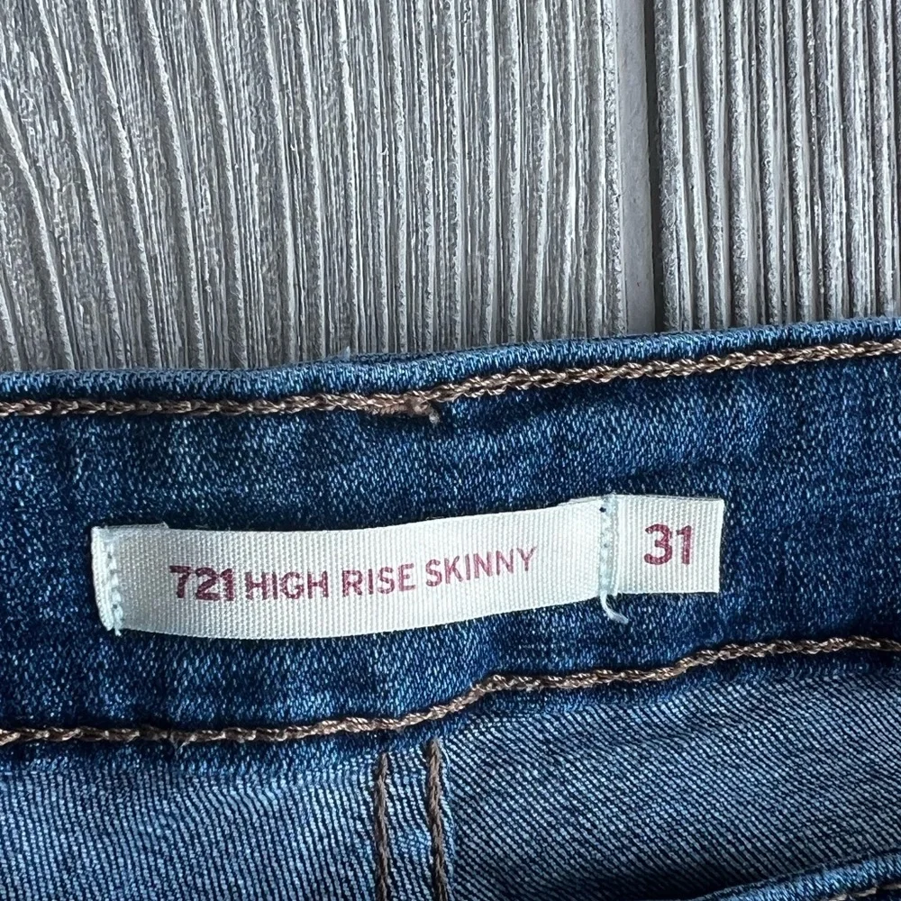 Levi’s 721 High Rise Distressed Skinny Size 31 31x29